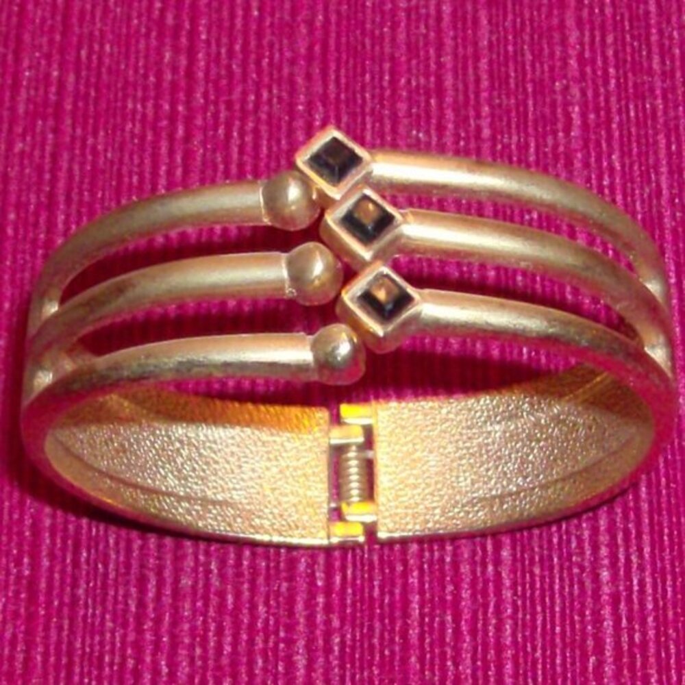 gold tone bracelet